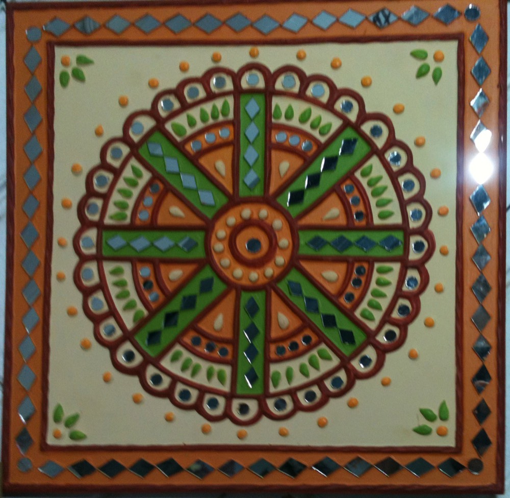 Mahandi mud art with red design
